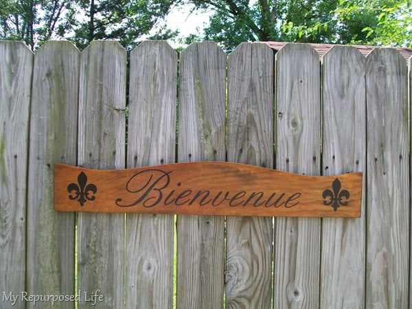 repurposed headboard sign bienvenue